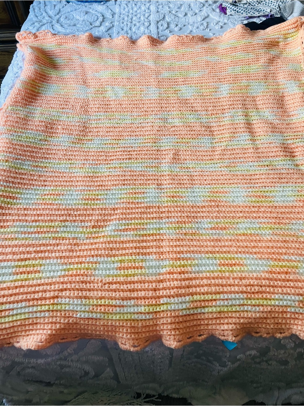 Handmade Peach & Cream Crochet Baby Throw Excellent Condition